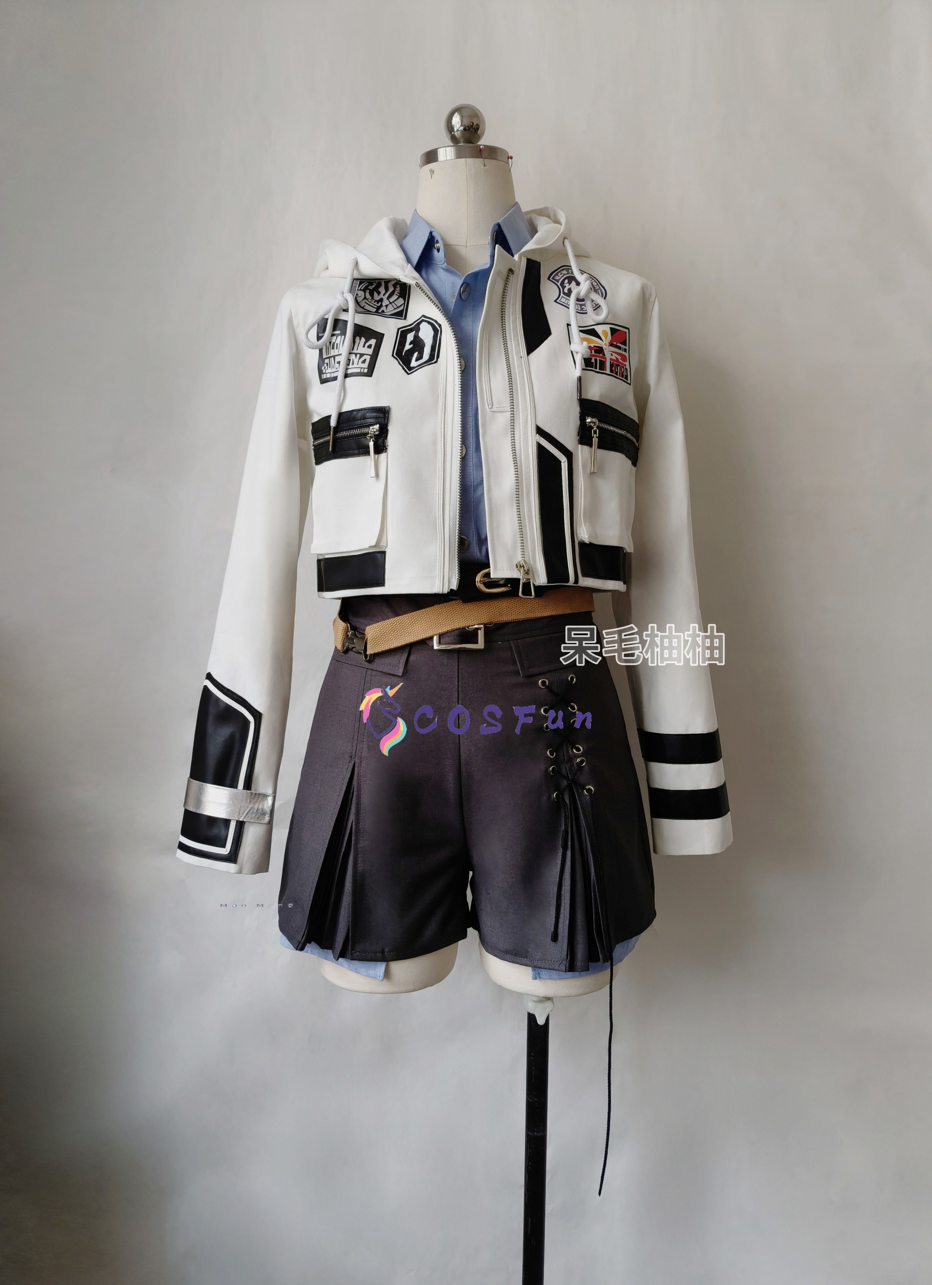 Love and Deepspace Heroine Sil - Anime Cosplay Show recension och pris